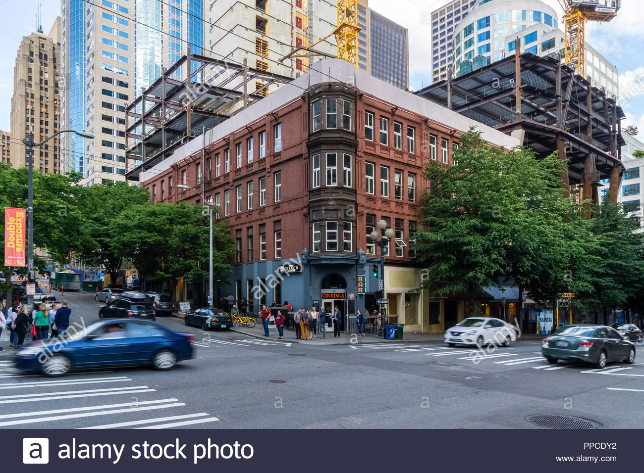 historic-brick-building-of-the-former-diller-hotel-located-on-1st-avenue-in-downtown-seattle-with-construction-site-of-the-skanska-2u-skyscraper-usa-PPCD